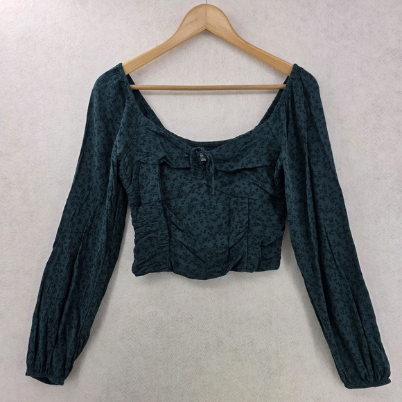 Hollister Green Floral Ruched Cropped Babydoll Top Women's Size Medium - Picture 2 of 9